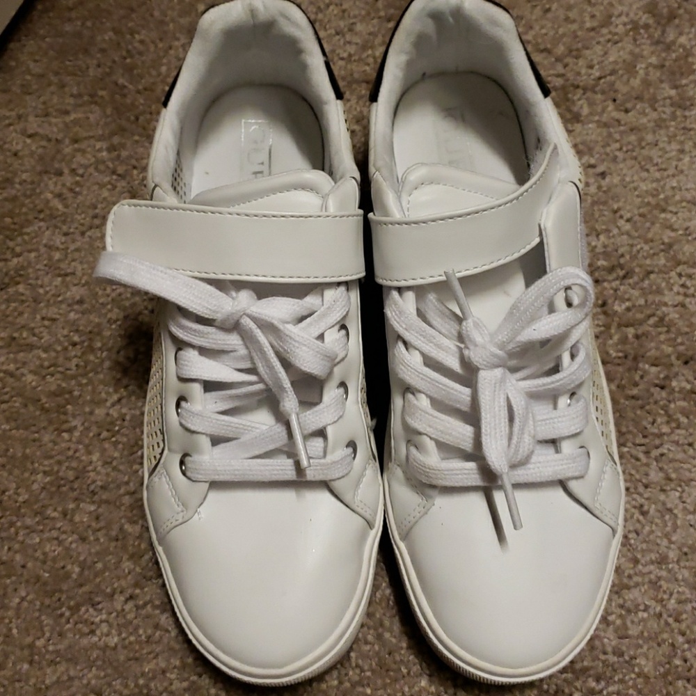 Guess sneakers size8